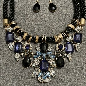 STATEMENT PIECE! Bejeweled bib necklace + drop earrings